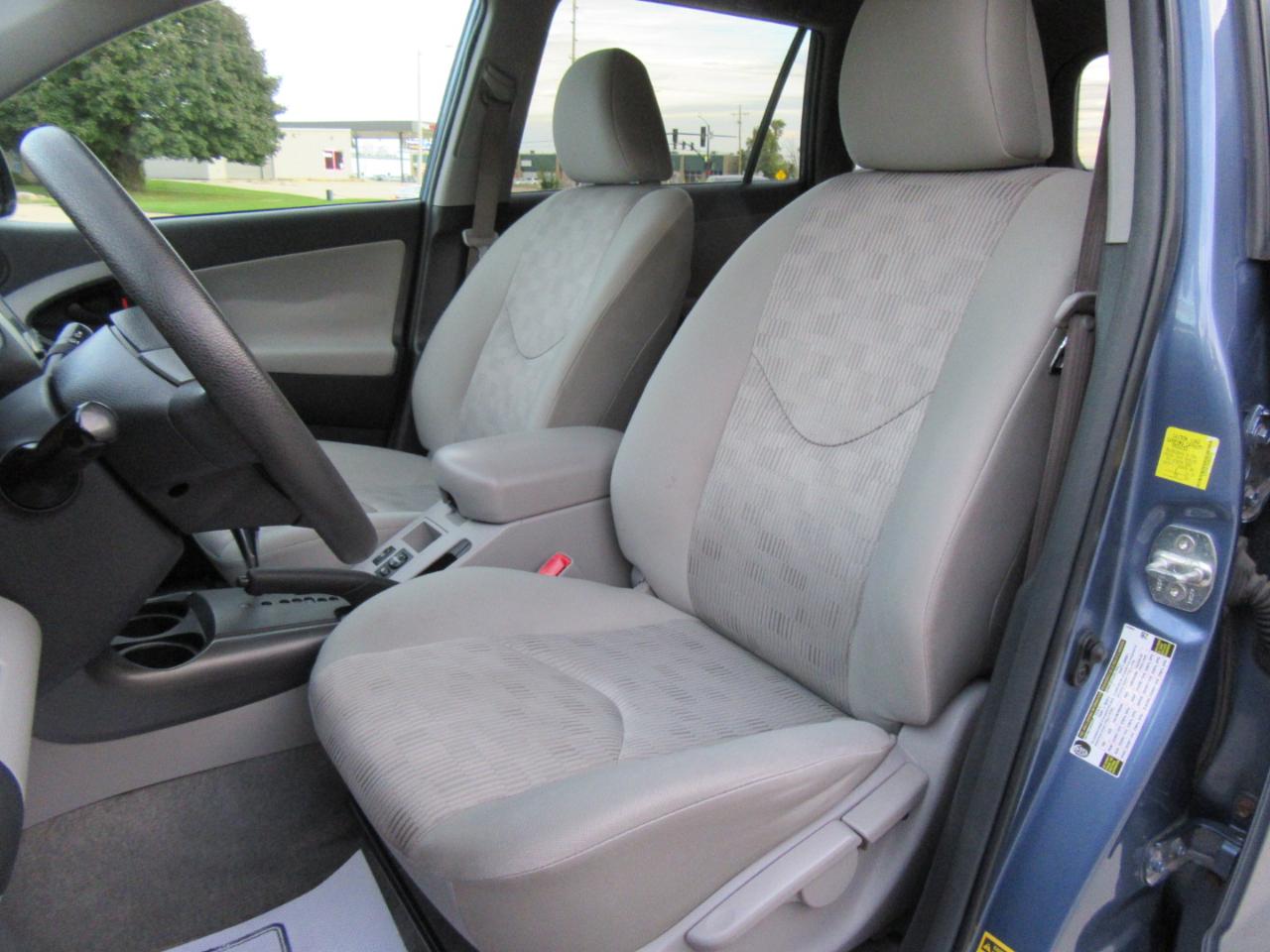 Toyota RAV4 Base 2010