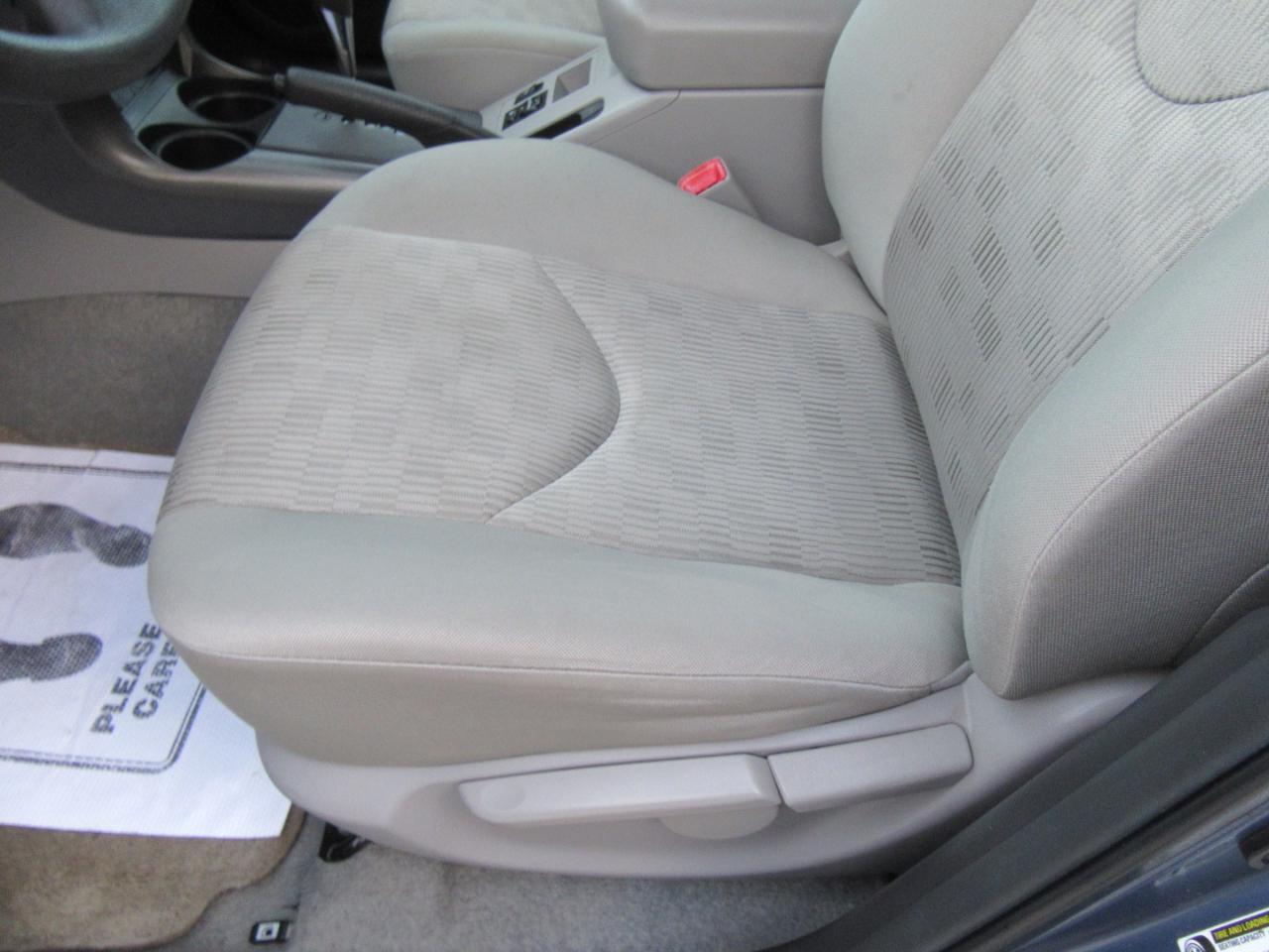 Toyota RAV4 Base 2010