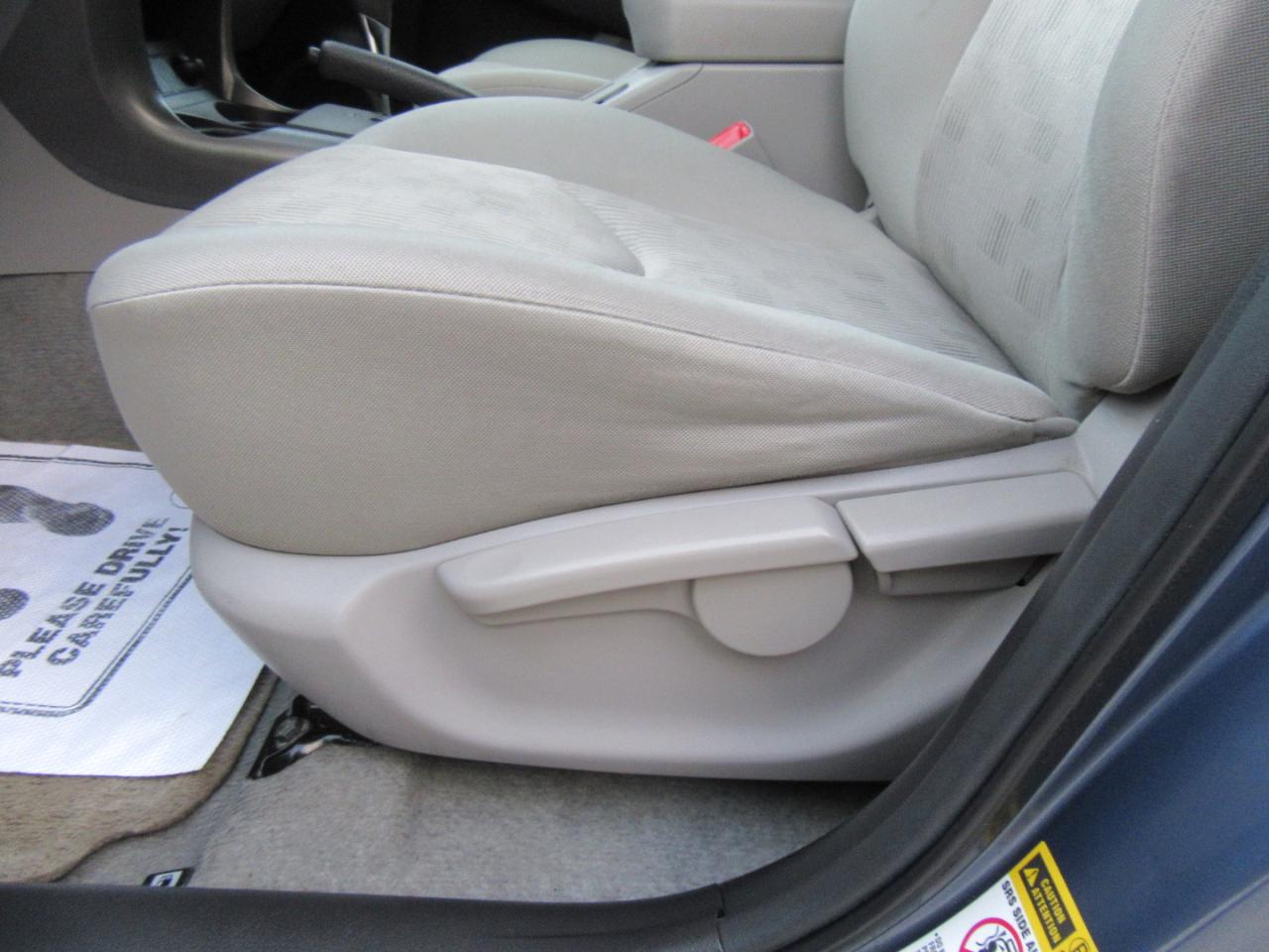 Toyota RAV4 Base 2010