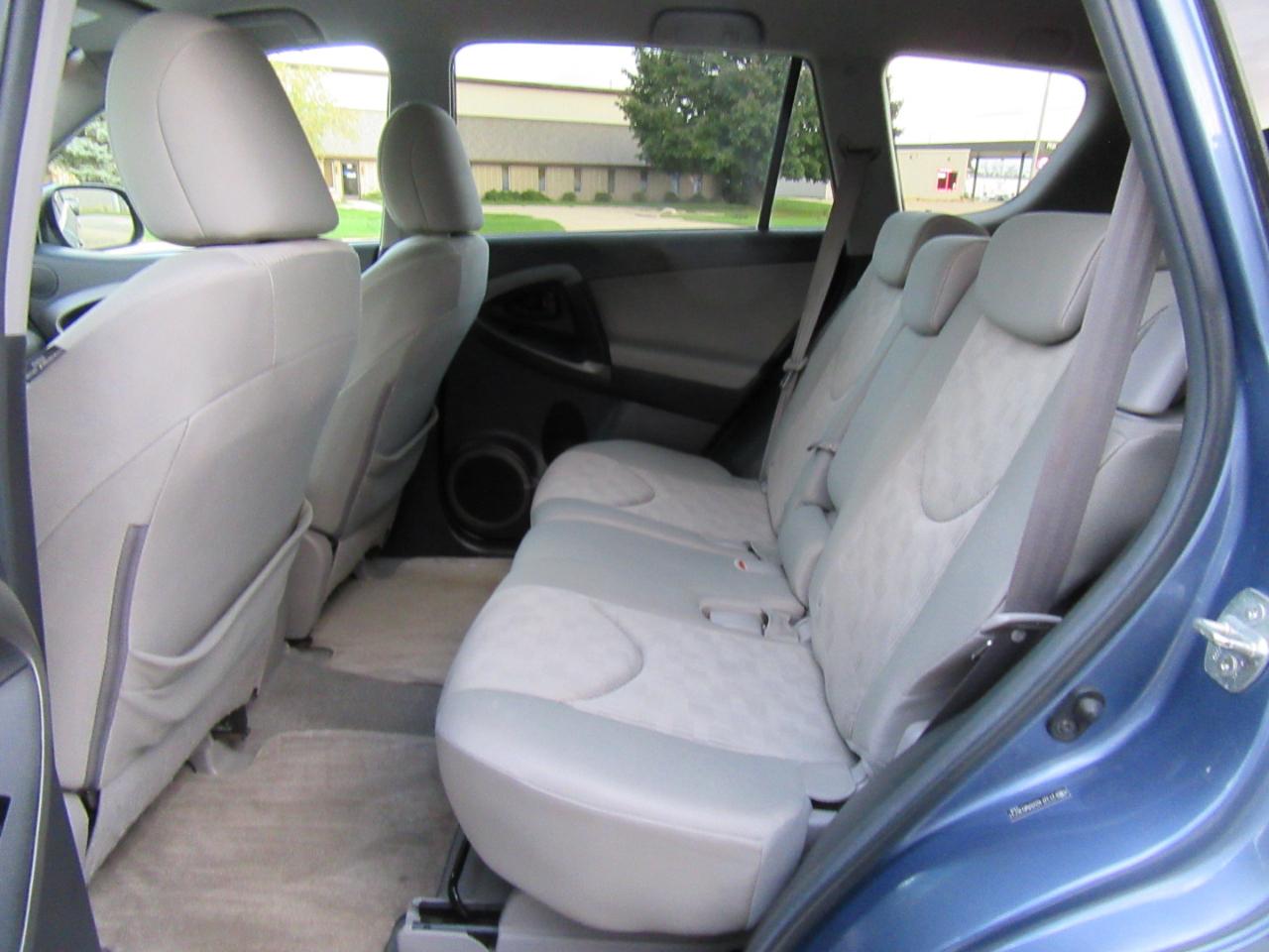 Toyota RAV4 Base 2010