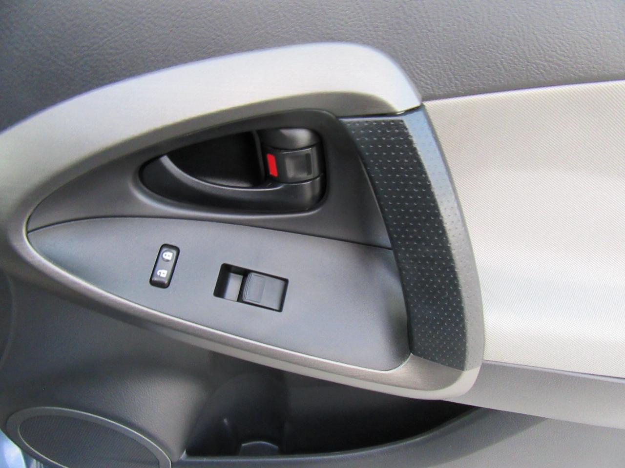 Toyota RAV4 Base 2010