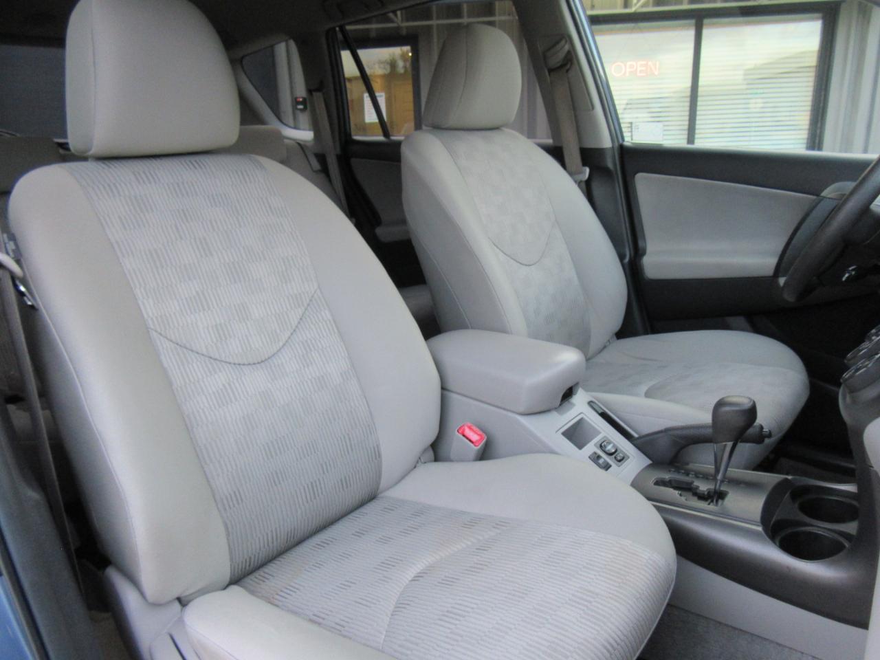 Toyota RAV4 Base 2010