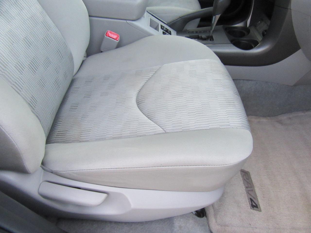 Toyota RAV4 Base 2010