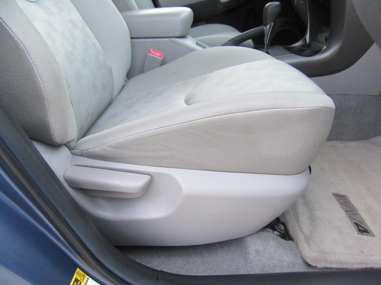 Toyota RAV4 Base 2010