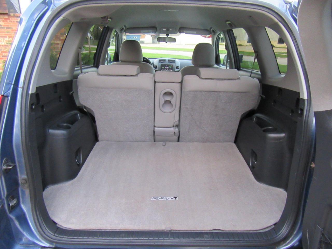 Toyota RAV4 Base 2010