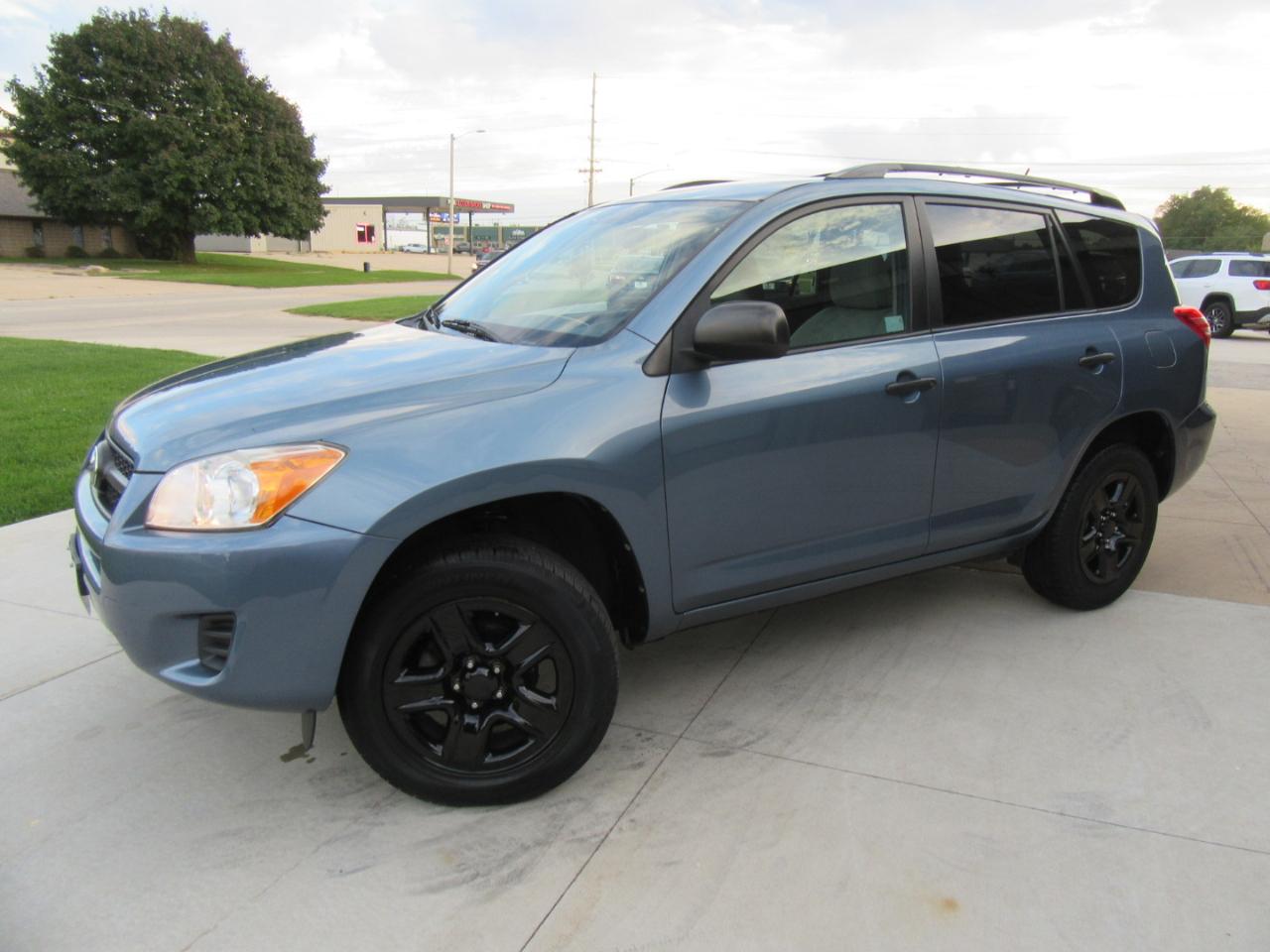 Toyota RAV4 Base 2010