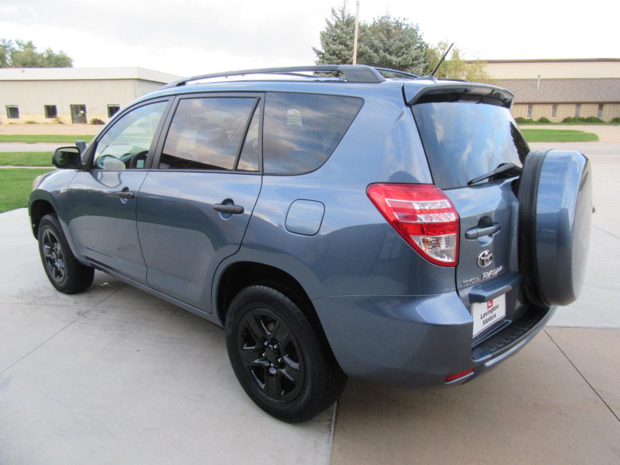 Toyota RAV4 Base 2010