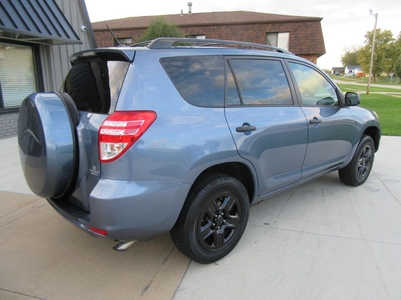 Toyota RAV4 Base 2010