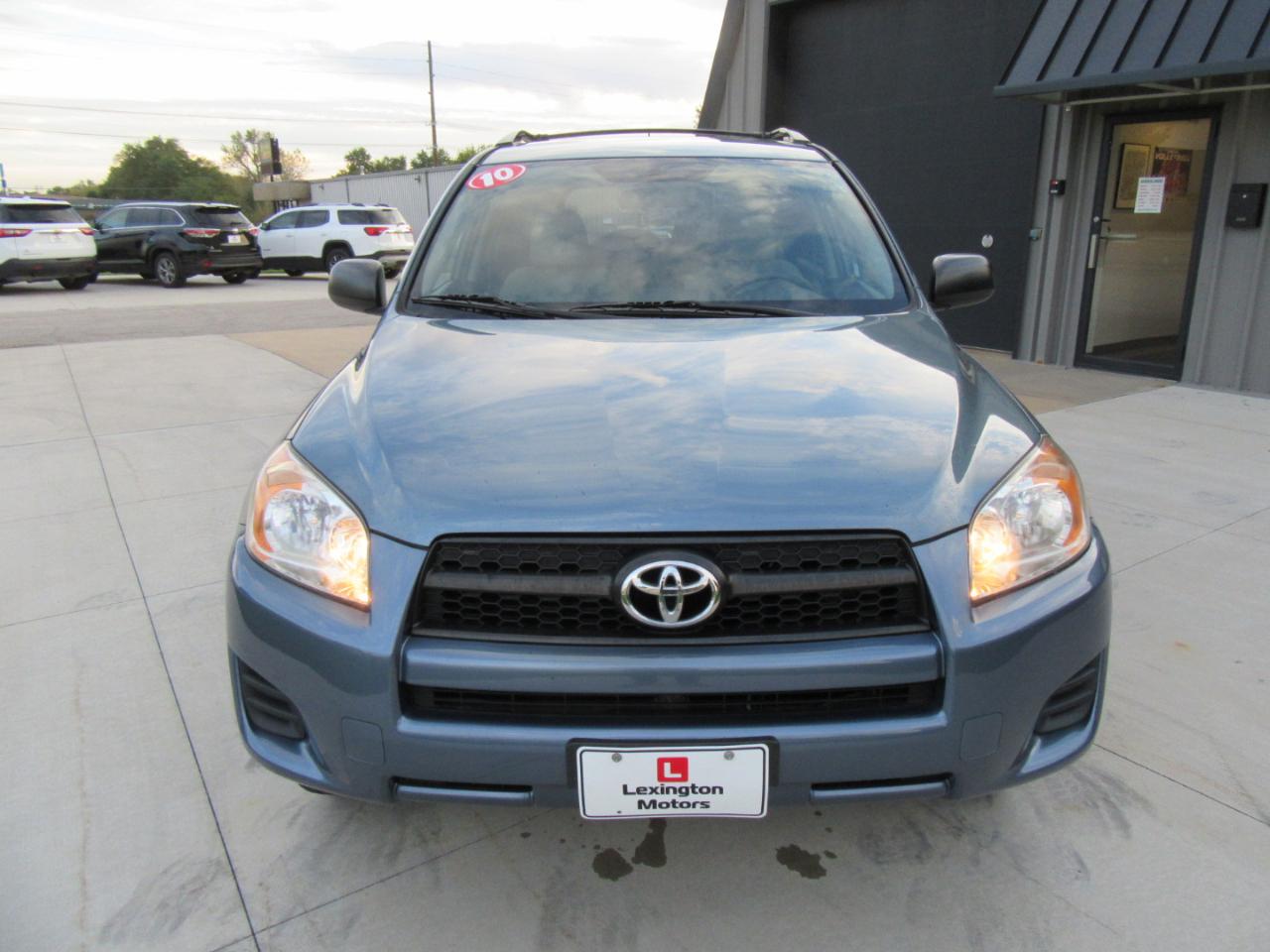 Toyota RAV4 Base 2010