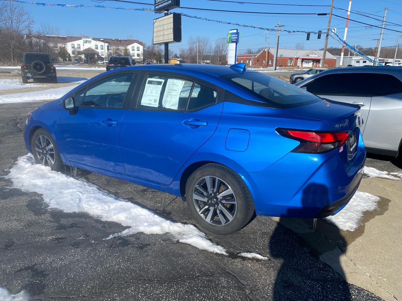 Nissan Versa SV 4D Sedan 2021