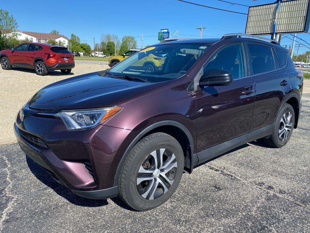 Toyota RAV4 LE 4D SUV AWD 2017
