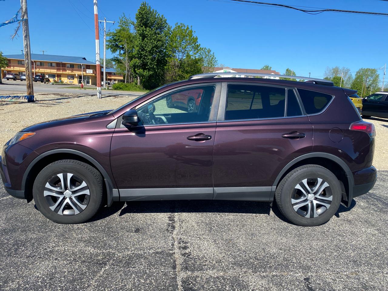 Toyota RAV4 LE 4D SUV AWD 2017