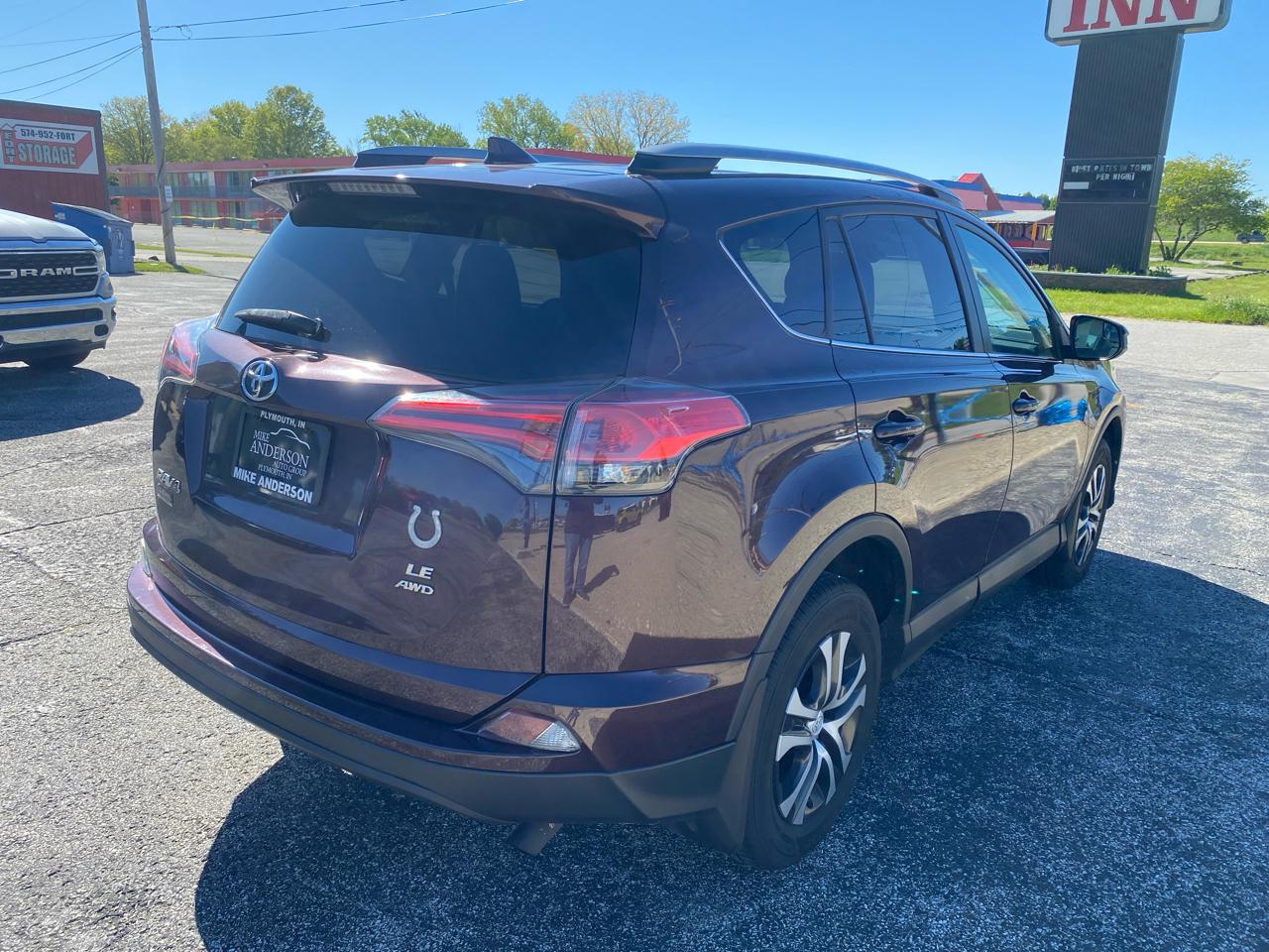 Toyota RAV4 LE 4D SUV AWD 2017