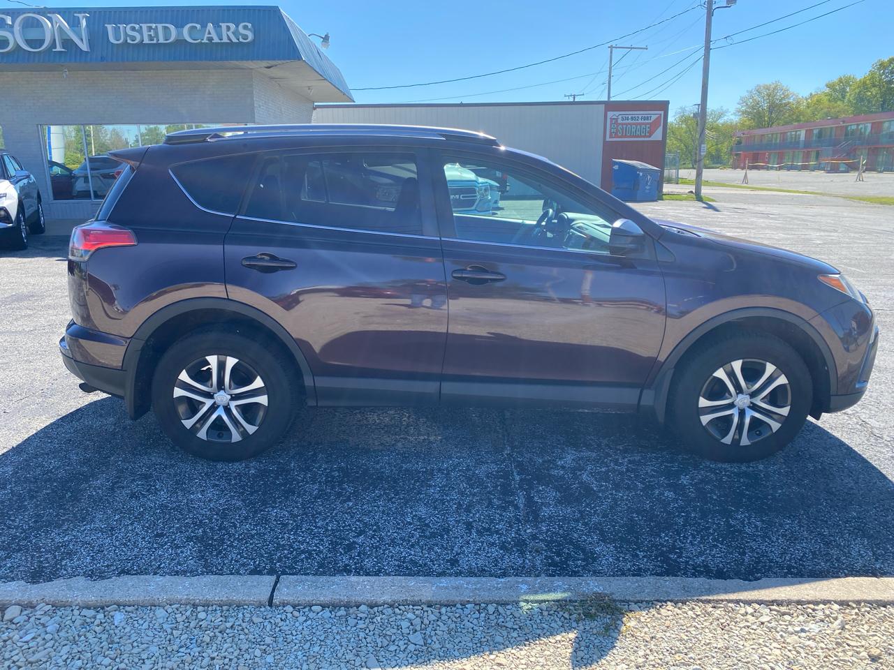 Toyota RAV4 LE 4D SUV AWD 2017