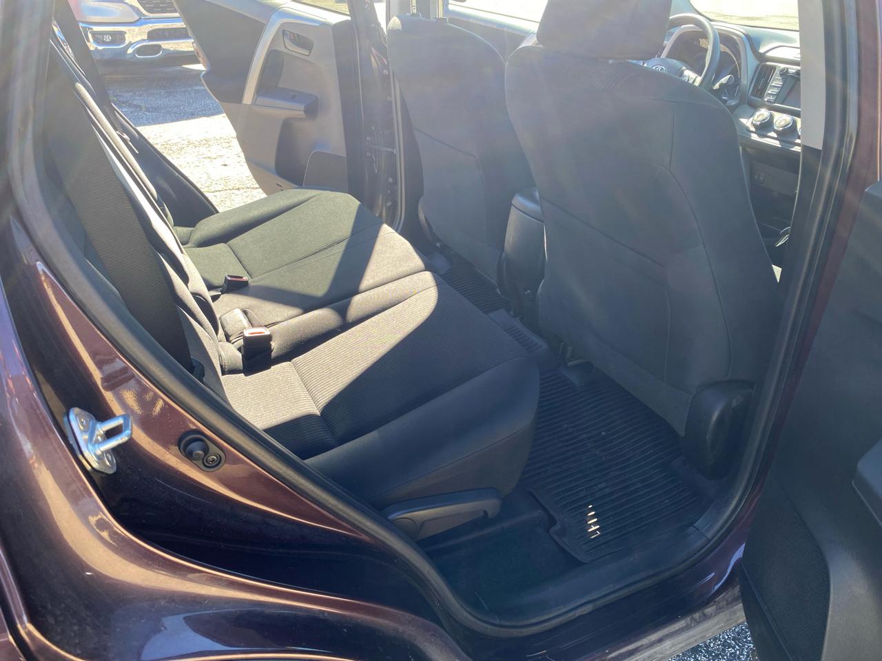 Toyota RAV4 LE 4D SUV AWD 2017