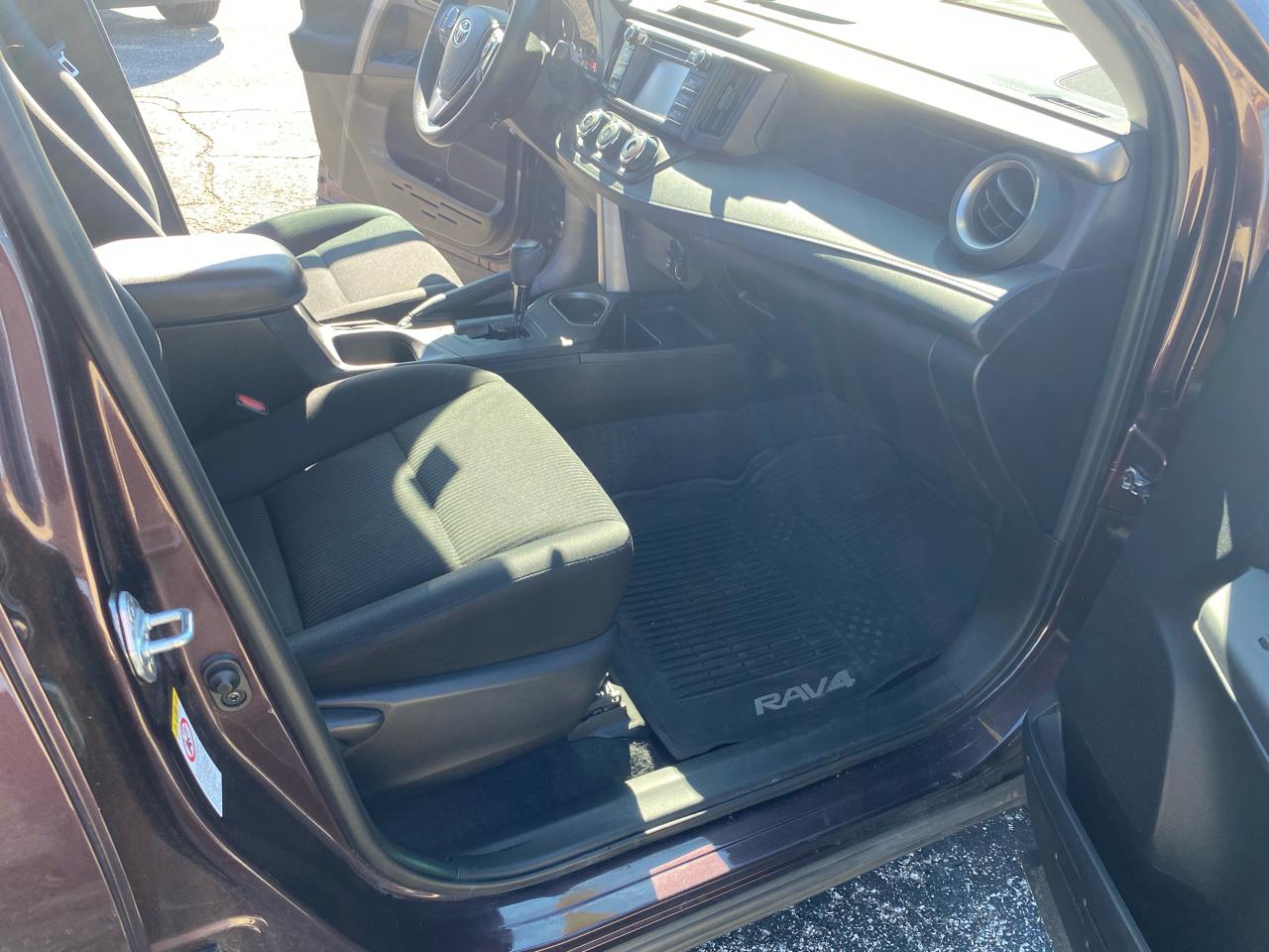 Toyota RAV4 LE 4D SUV AWD 2017