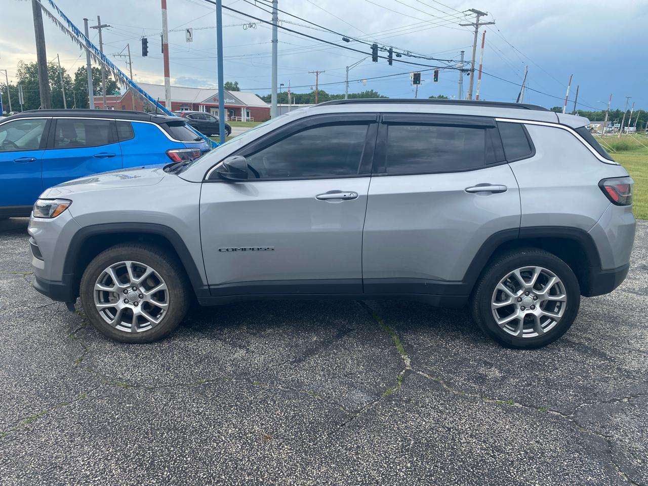 Jeep Compass Latitude LUX 4D SUV 4WD 2022