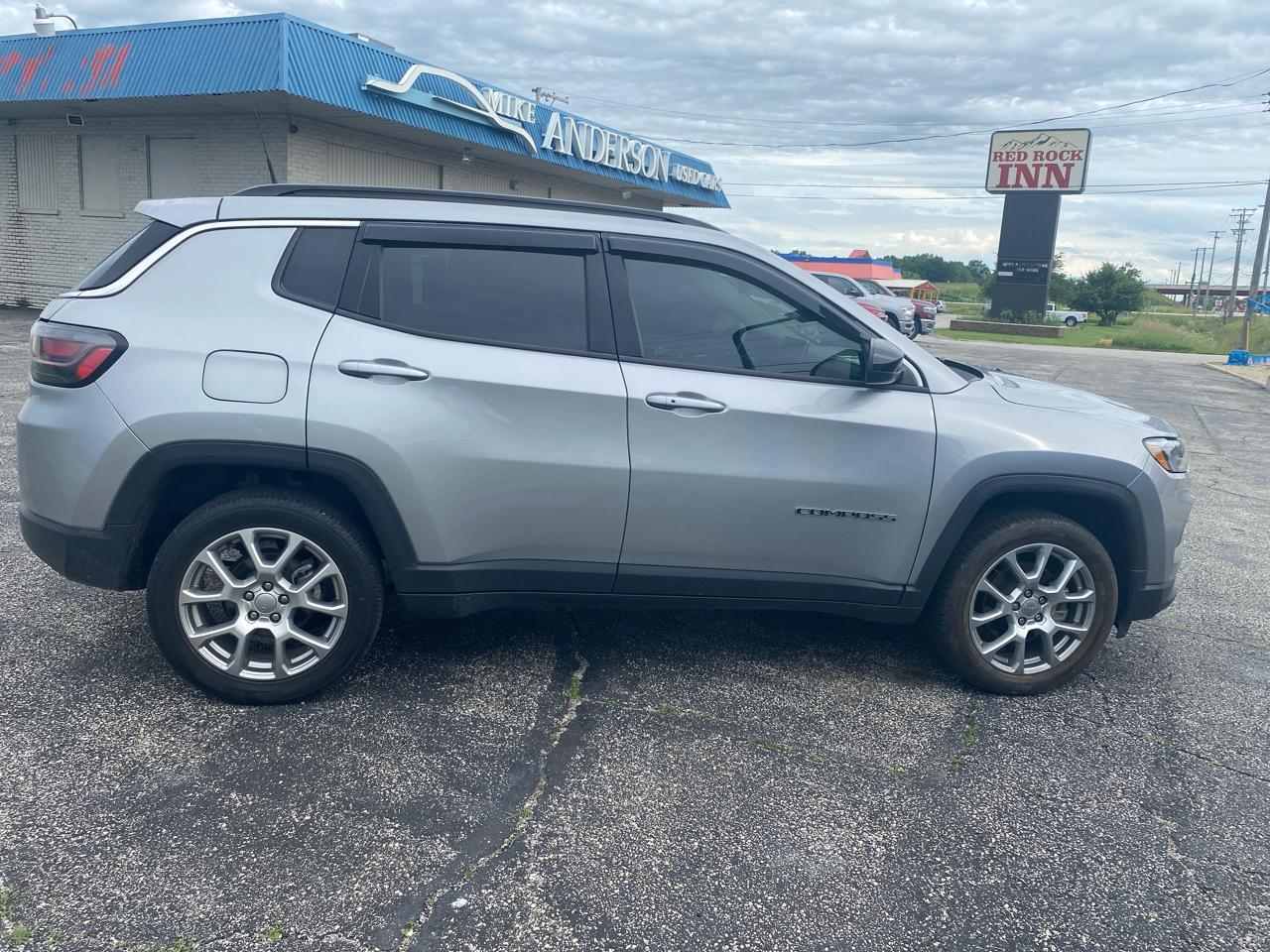 Jeep Compass Latitude LUX 4D SUV 4WD 2022
