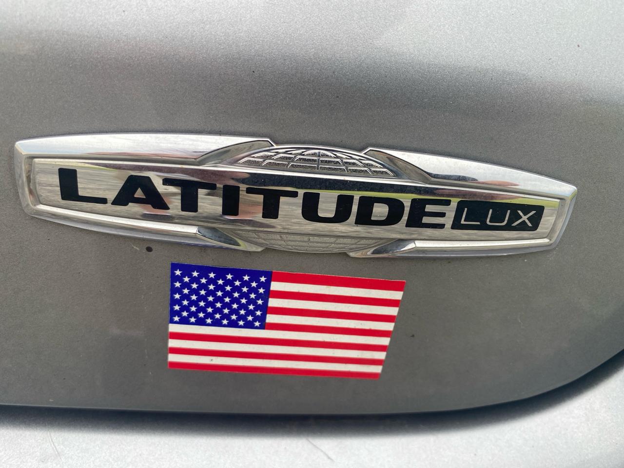 Jeep Compass Latitude LUX 4D SUV 4WD 2022