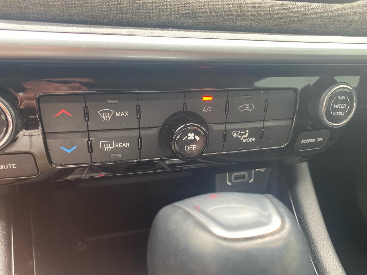 Jeep Compass Latitude LUX 4D SUV 4WD 2022