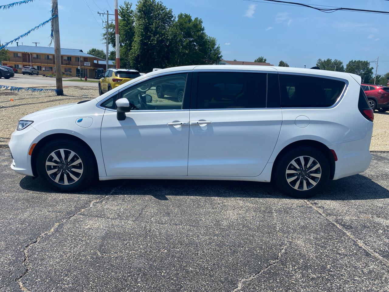 Chrysler Pacifica Hybrid Touring L FWD 2023