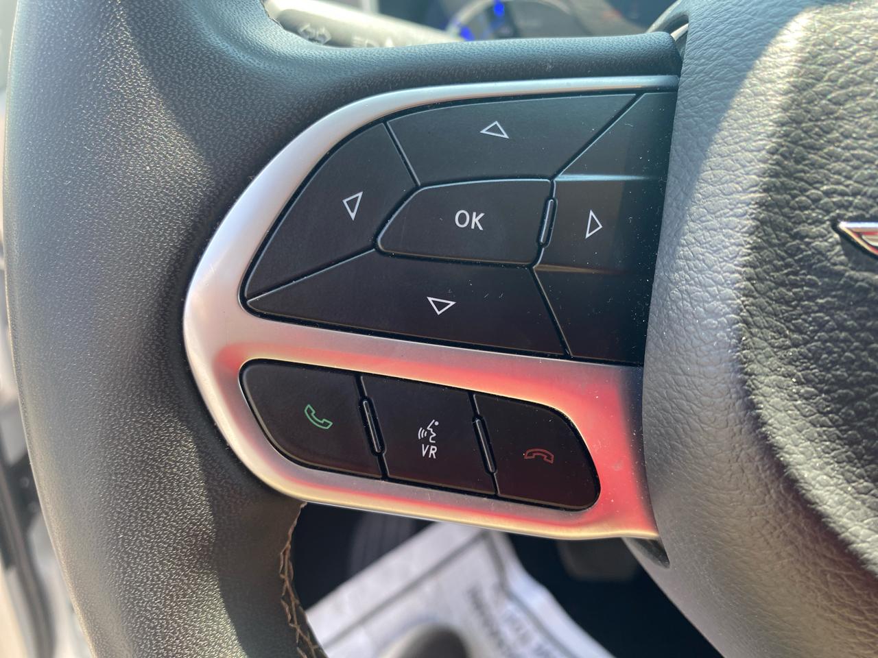 Chrysler Pacifica Hybrid Touring L FWD 2023