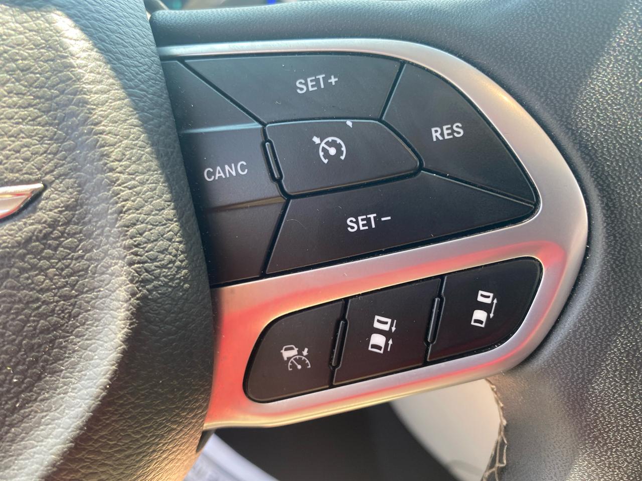 Chrysler Pacifica Hybrid Touring L FWD 2023