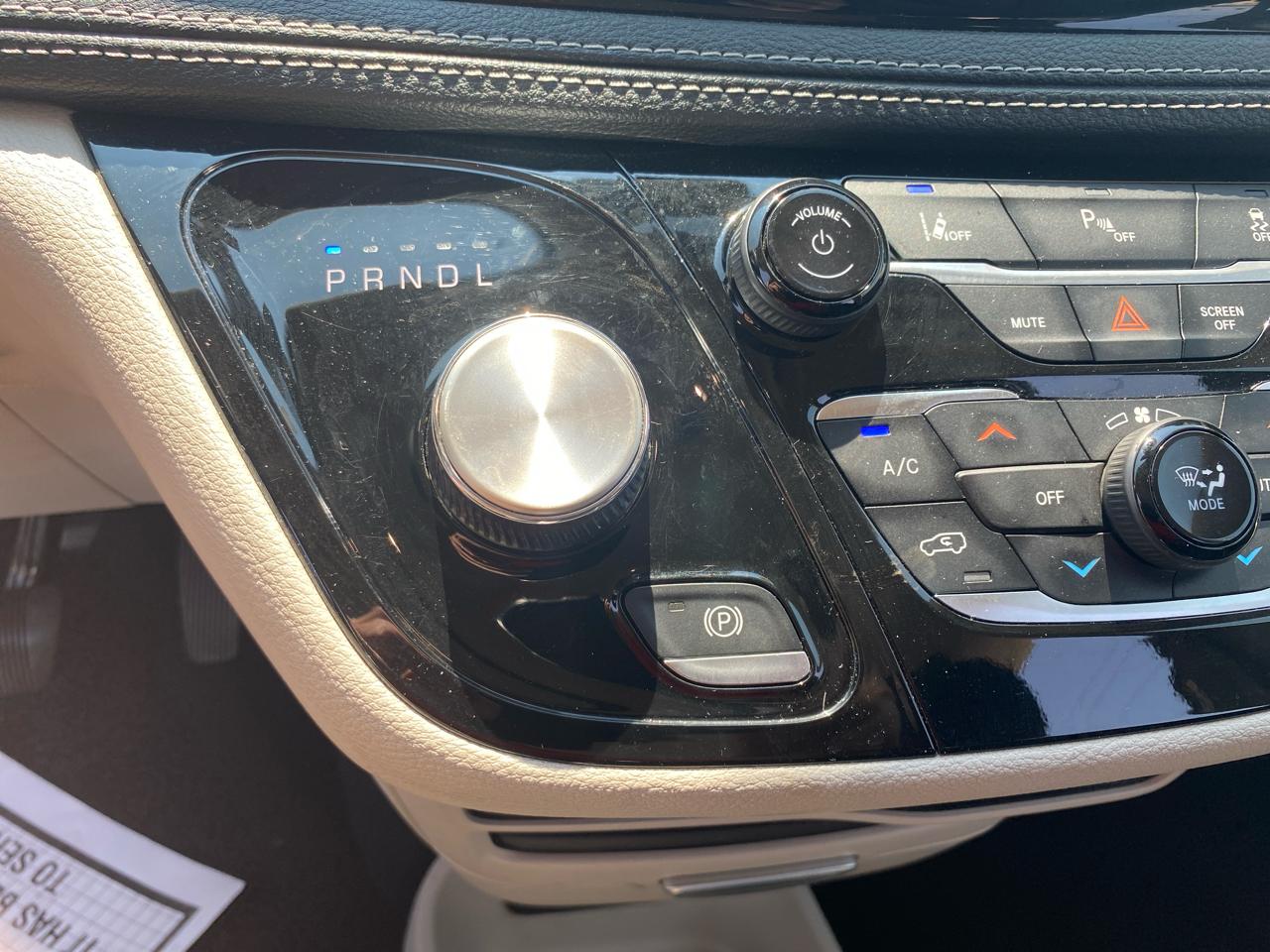 Chrysler Pacifica Hybrid Touring L FWD 2023