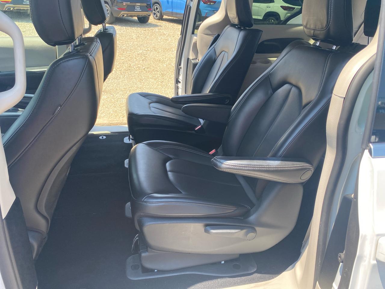 Chrysler Pacifica Hybrid Touring L FWD 2023