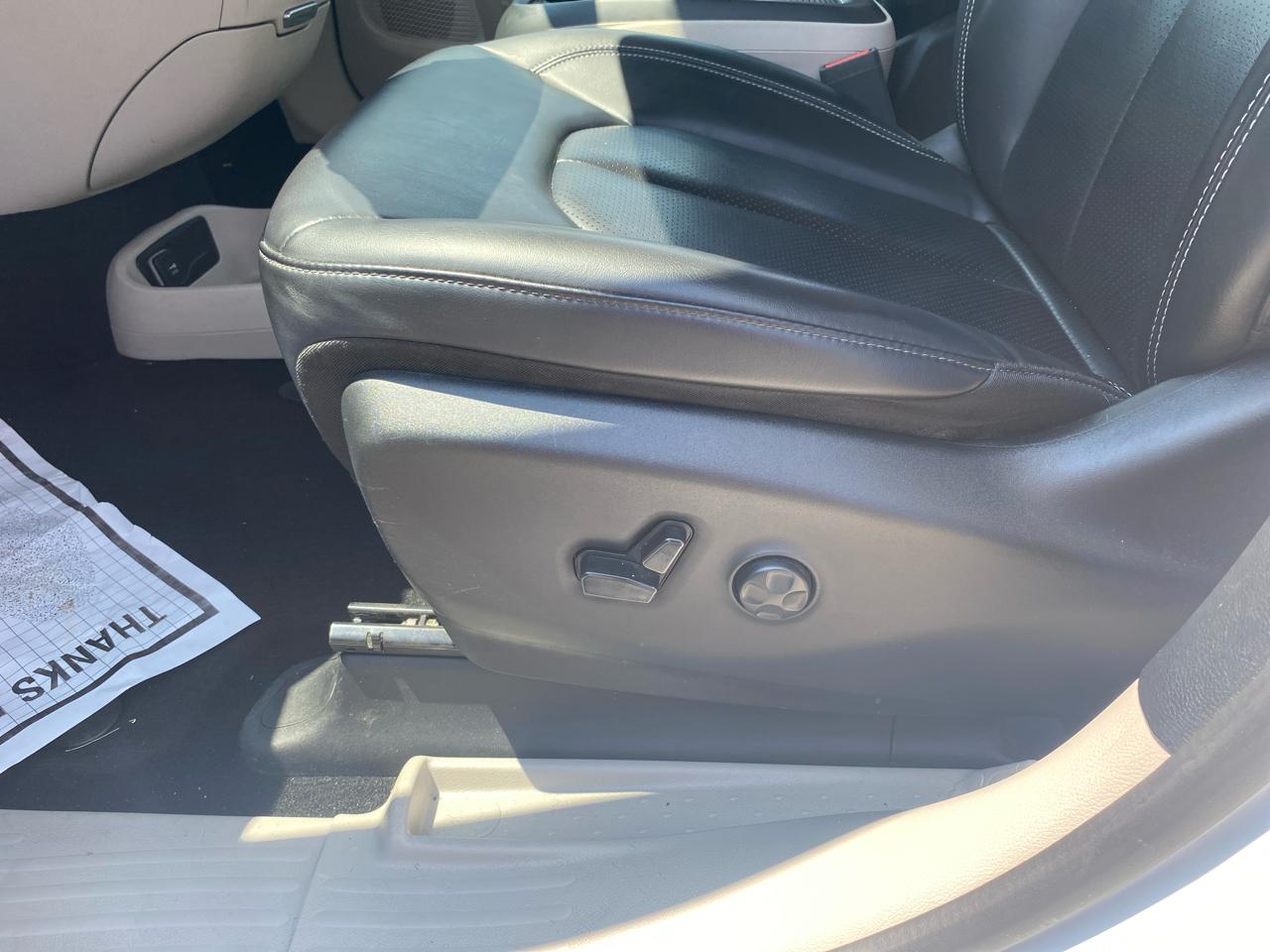 Chrysler Pacifica Hybrid Touring L FWD 2023