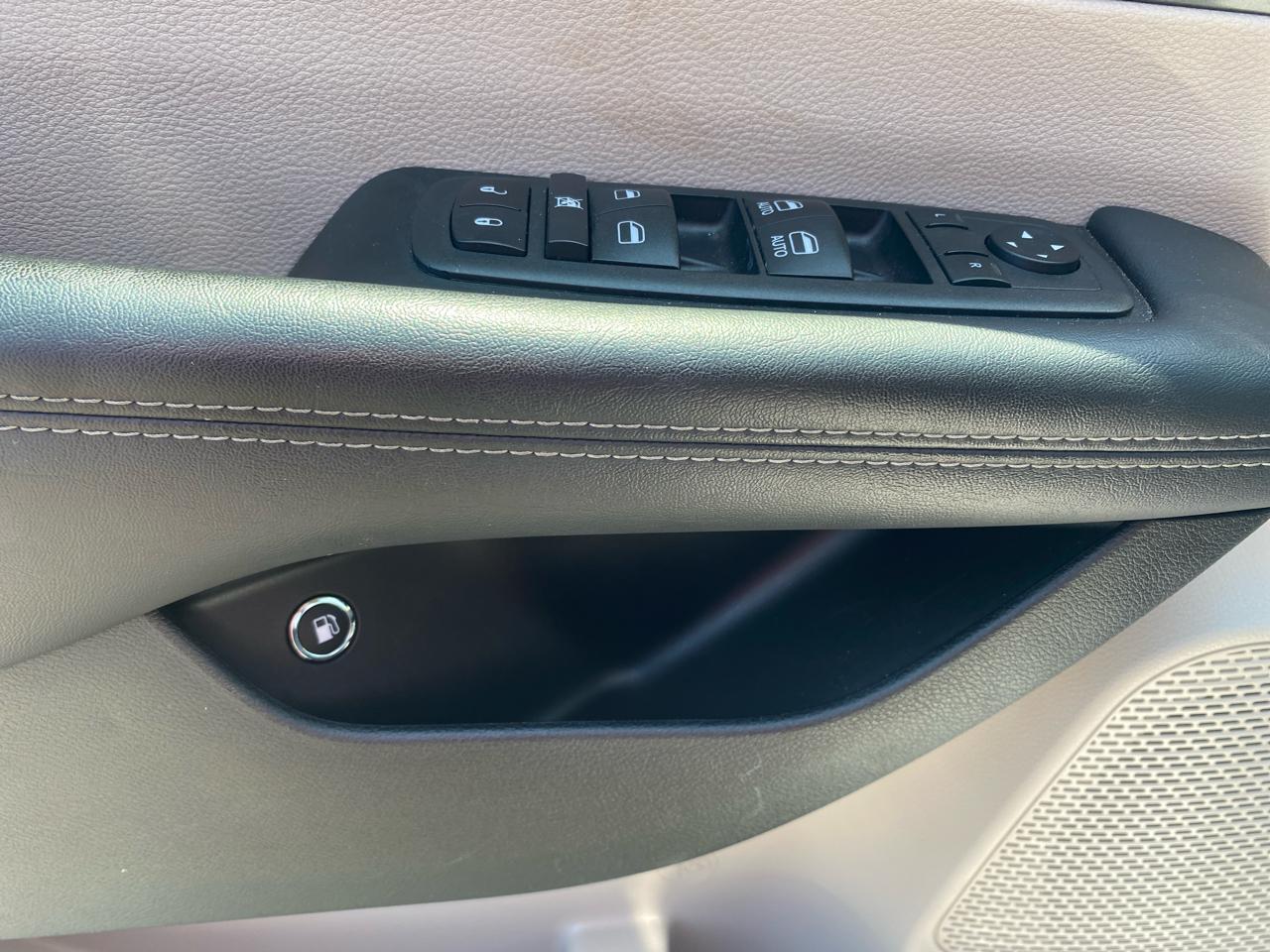Chrysler Pacifica Hybrid Touring L FWD 2023