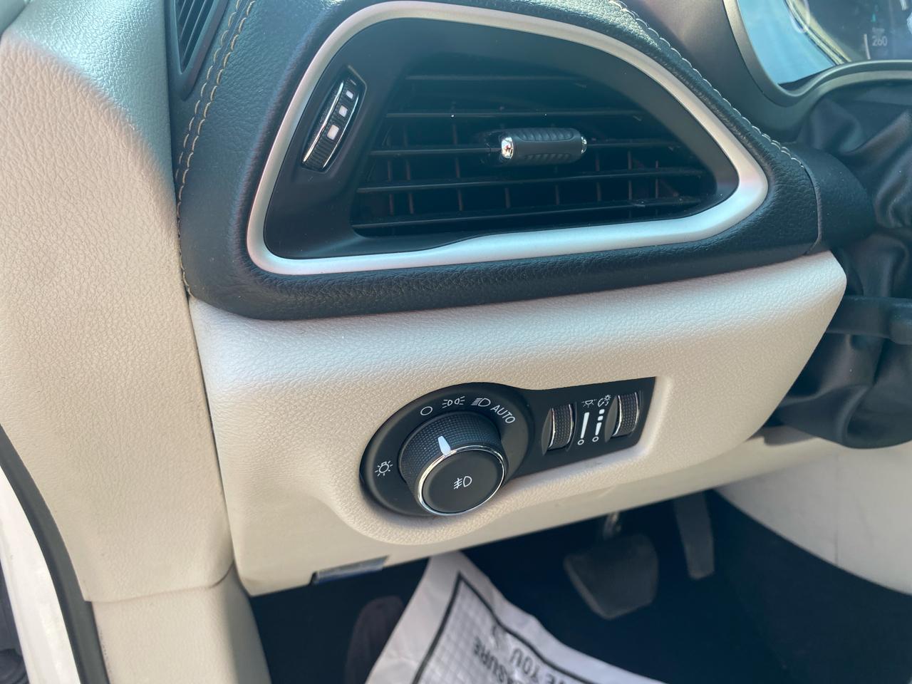 Chrysler Pacifica Hybrid Touring L FWD 2023