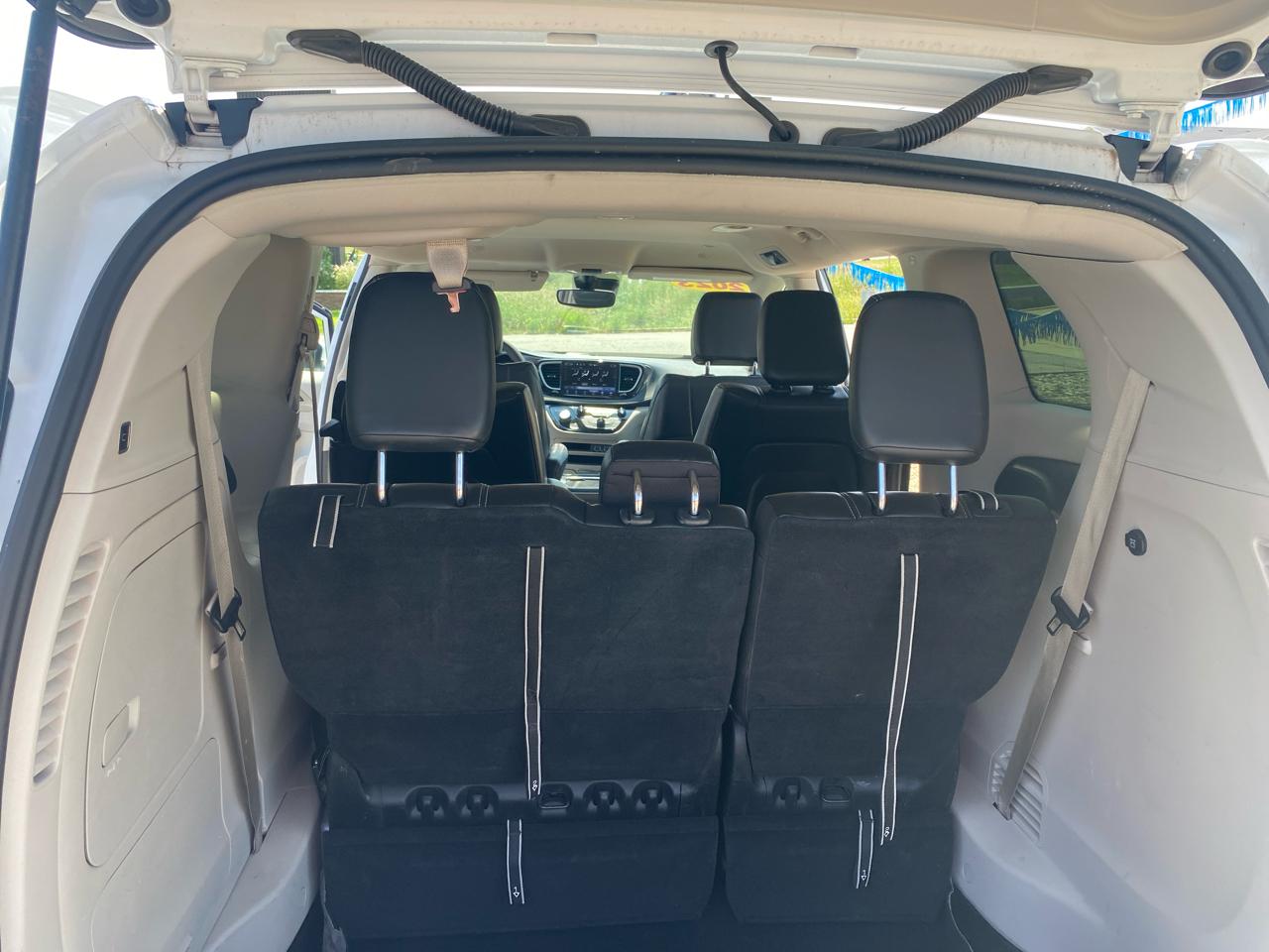 Chrysler Pacifica Hybrid Touring L FWD 2023