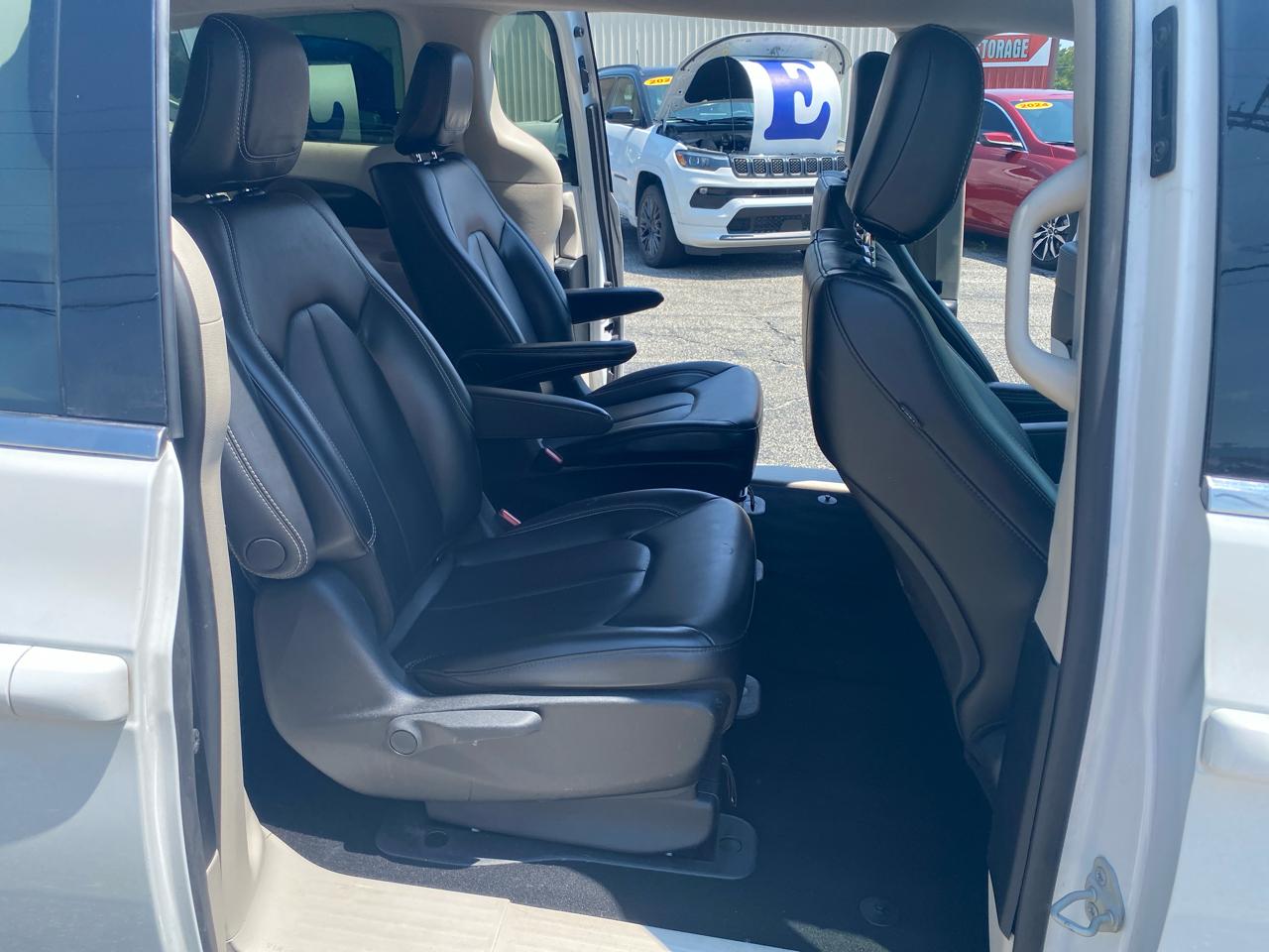 Chrysler Pacifica Hybrid Touring L FWD 2023