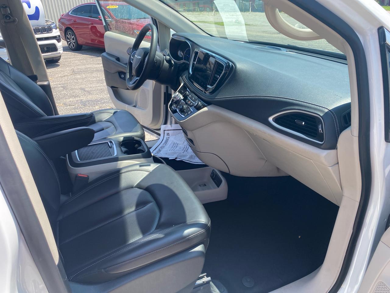 Chrysler Pacifica Hybrid Touring L FWD 2023
