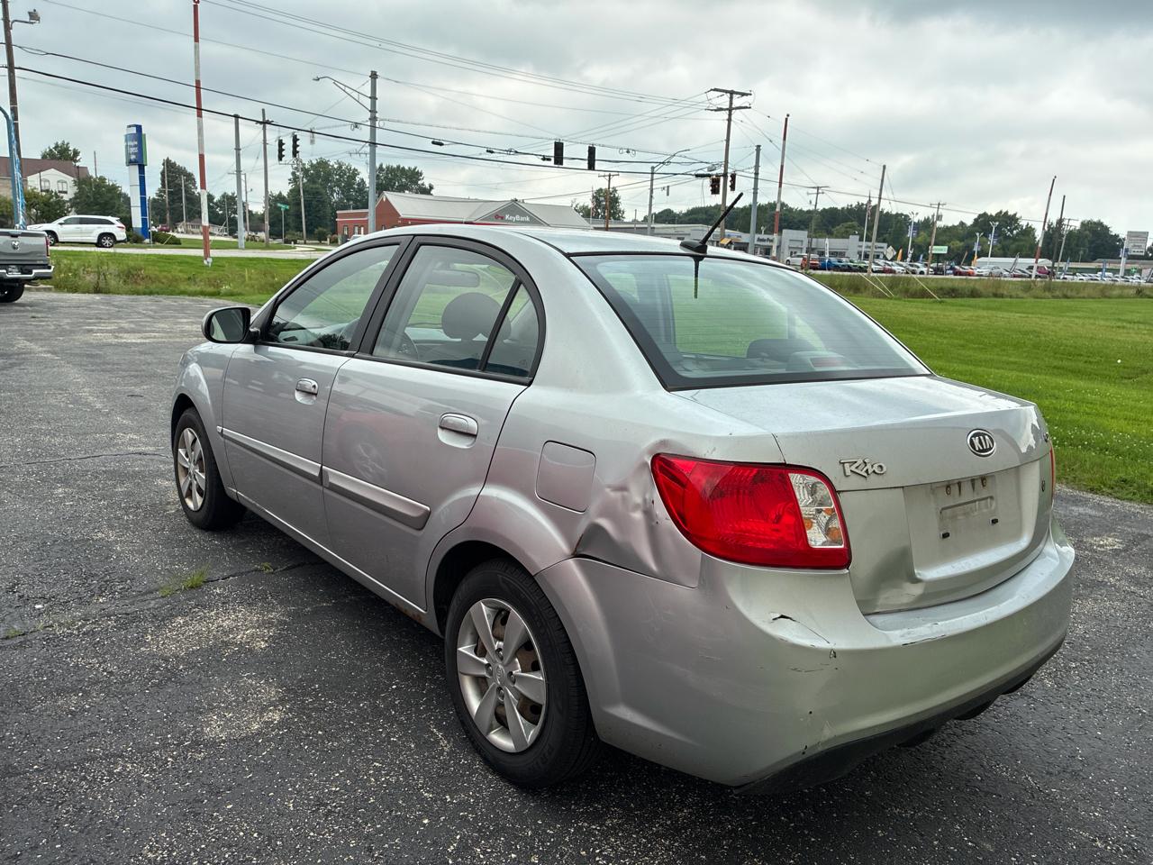 Kia Rio 4dr Sdn LX 2011