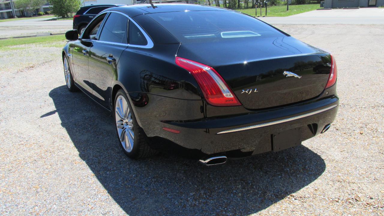 Jaguar XJL  2011