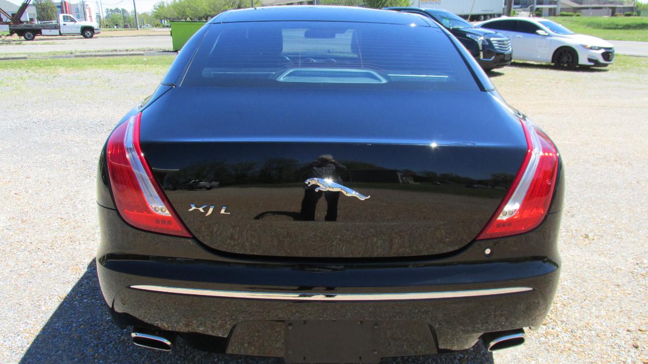 Jaguar XJL  2011
