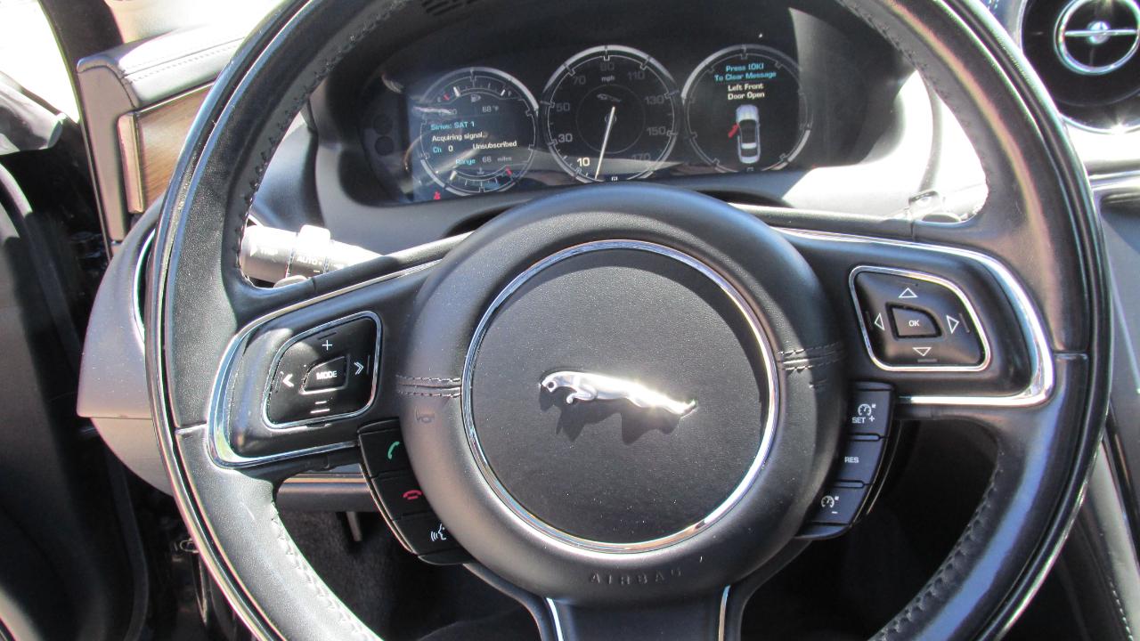 Jaguar XJL  2011