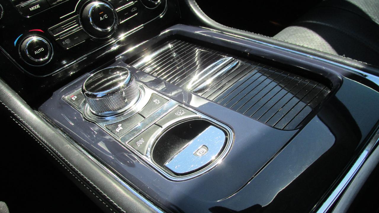 Jaguar XJL  2011