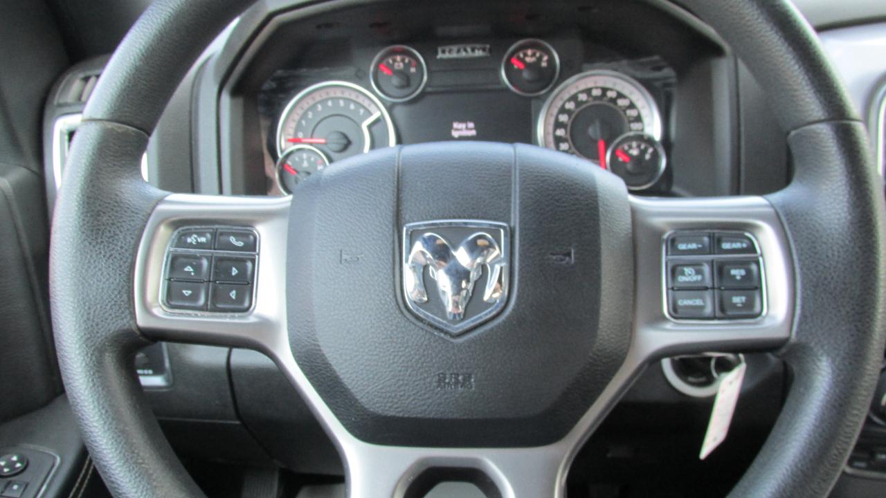 RAM 1500 Classic Tradesman Crew Cab SWB 4WD 2023