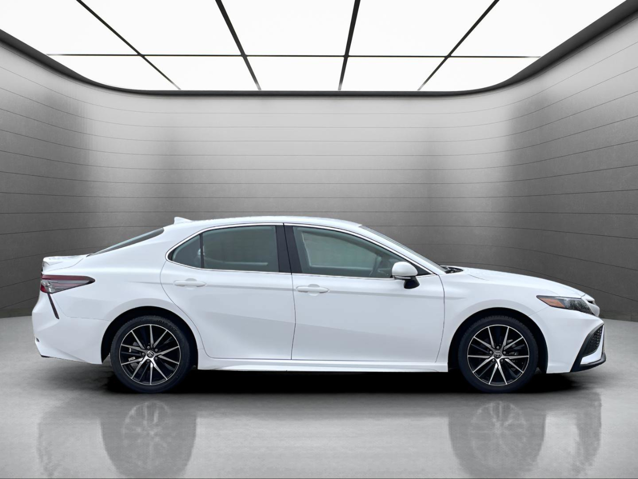 Toyota Camry SE 2024