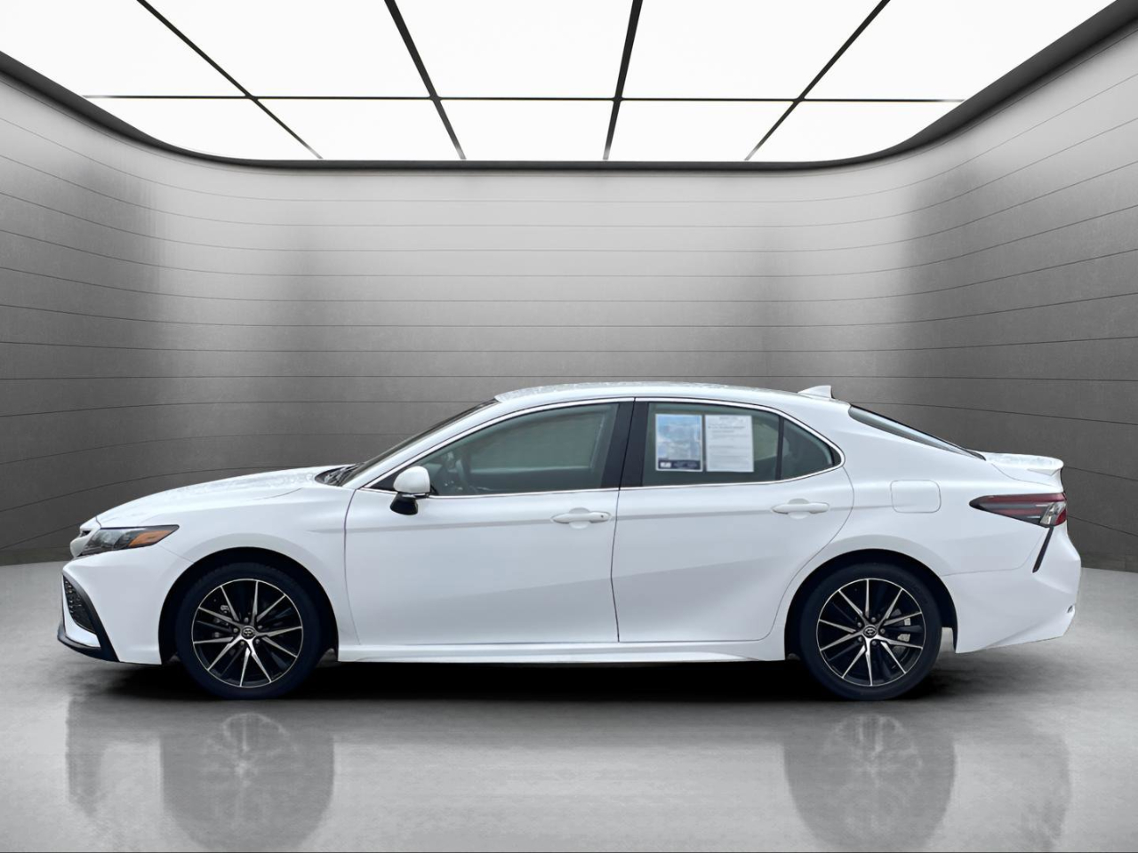 Toyota Camry SE 2024