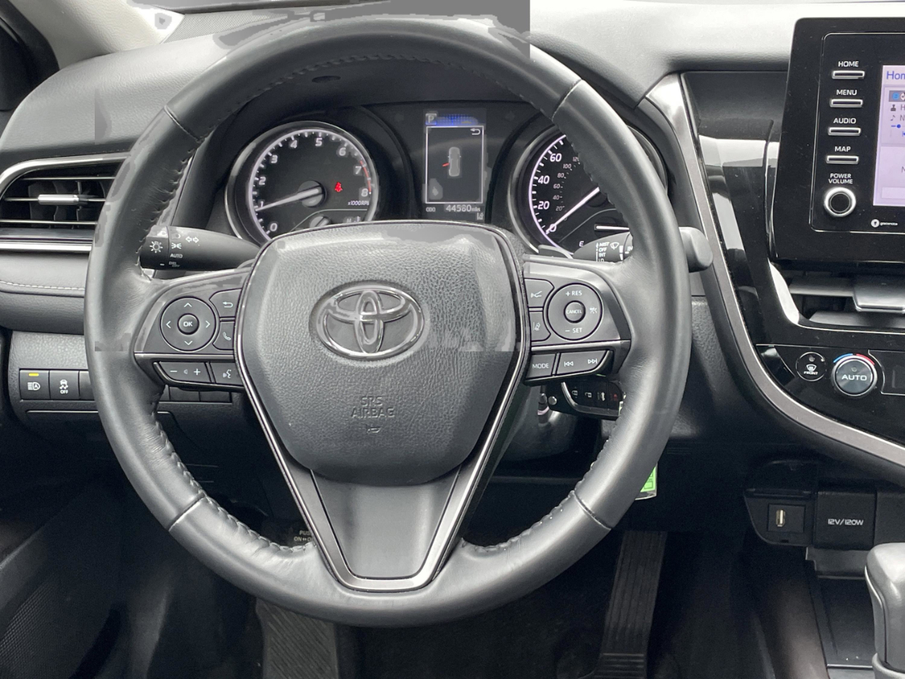 Toyota Camry SE 2024