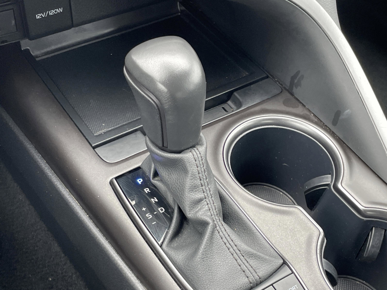 Toyota Camry SE 2024