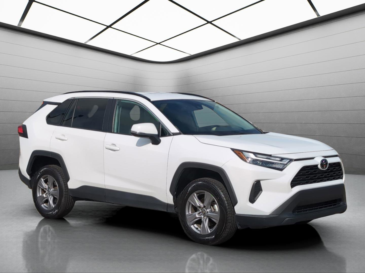 Toyota RAV4 XLE 2024