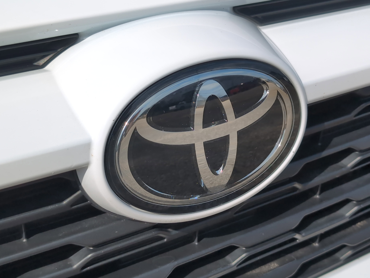 Toyota RAV4 XLE 2024