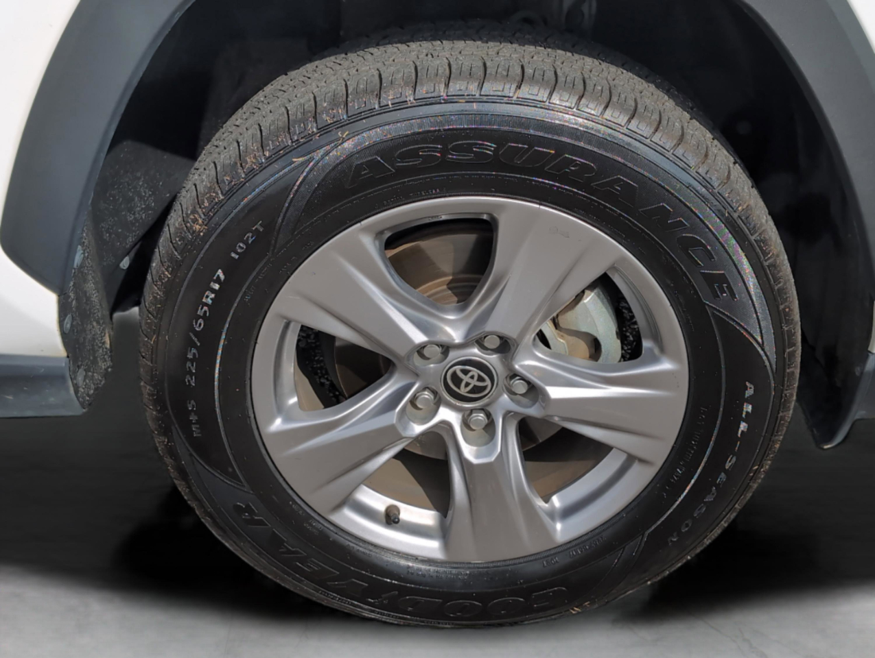 Toyota RAV4 XLE 2024