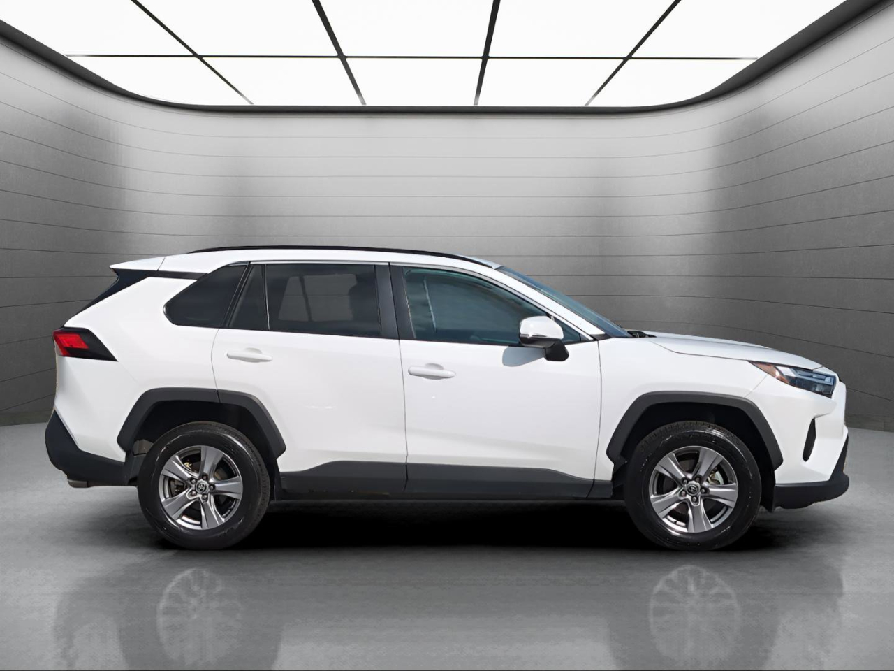Toyota RAV4 XLE 2024
