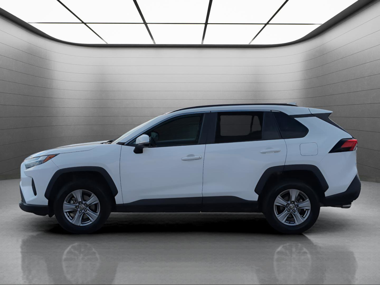 Toyota RAV4 XLE 2024